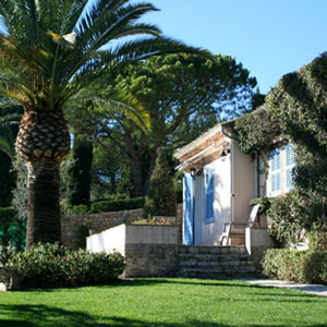 Riviera-villa ut&ouml;ver det vanliga med enast&aring;ende utsikt 5 min fr&aring;n Cannes!