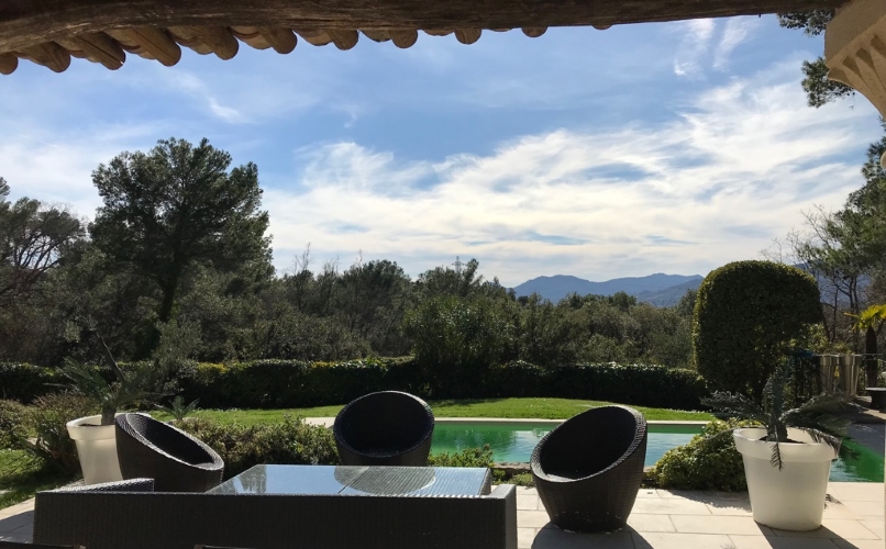 Big luxury renovated villa in private domain in Mougins.